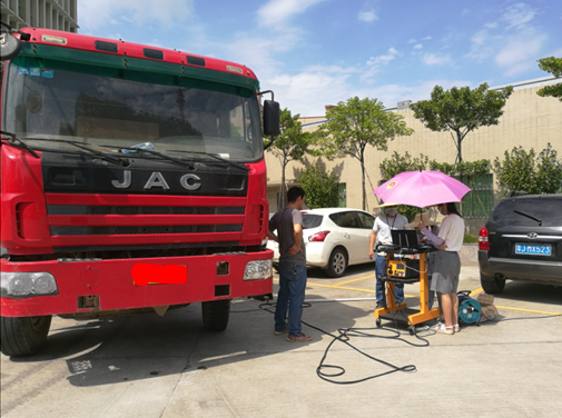 鹤山市开展渣土运输车辆尾气抽检专项行动7.5 1.png